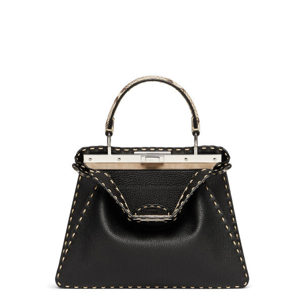 アイコニックなステッチが際立つ、フェンディの新作「ピーカブー カプセルコレクション」が登場