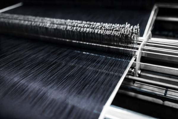 ロロ・ピアーナの職人と備後地域のデニム生産のスペシャリストが、貴重な知識と経験を共有して生まれたファブリックとは?