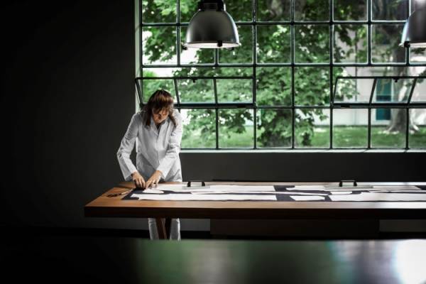 ロロ・ピアーナの職人と備後地域のデニム生産のスペシャリストが、貴重な知識と経験を共有して生まれたファブリックとは?