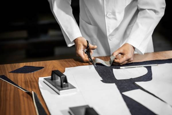 ロロ・ピアーナの職人と備後地域のデニム生産のスペシャリストが、貴重な知識と経験を共有して生まれたファブリックとは?