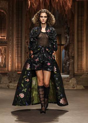 ディオール2023春夏 ウィメンズ コレクションで生み出された精緻なサヴォワールフェール