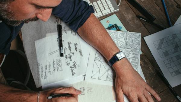 ジャガー・ルクルトがレタリングアーティストの アレックス・トロシュートとの 新しいアーティスティック コラボレーションを発表