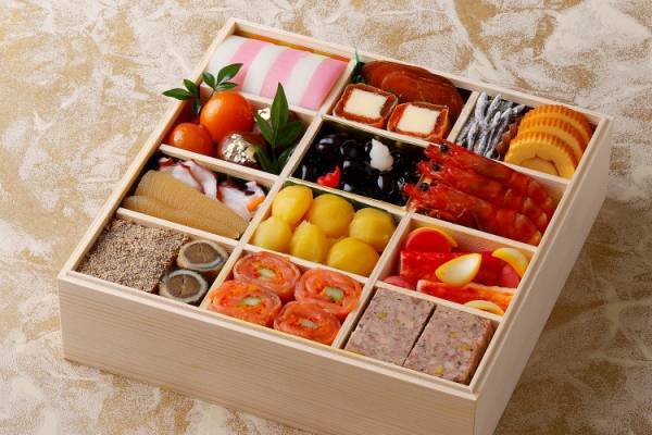 伝統的なおせち料理と華やかなフレンチの競演、ウェスティンホテル東京特製「和洋おせち 八寸三段重」