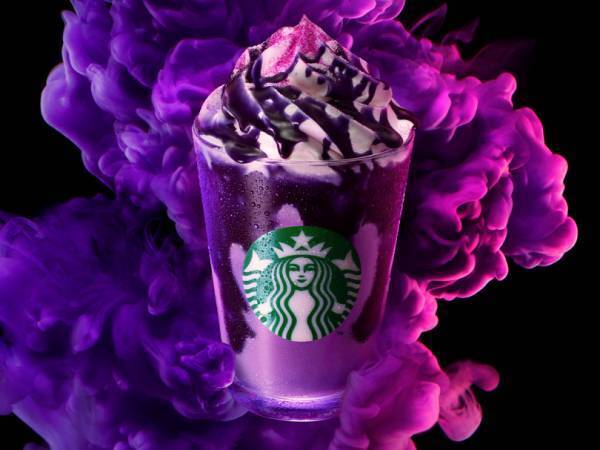 スタバのフラペチーノ®が驚きの見た目に! 秋の味わいも存分に楽しめる「パープル ハロウィン フラペチーノ®」が登場