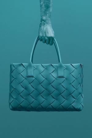 ボッテガ・ヴェネタのサステナビリティに対するアプローチ。イントレチャートが魅力のアイコンバッグを再リリースする「ボッテガ・シリーズ」