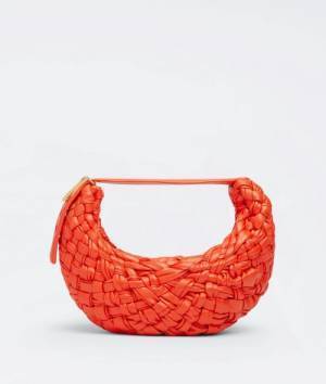 ボッテガ・ヴェネタのサステナビリティに対するアプローチ。イントレチャートが魅力のアイコンバッグを再リリースする「ボッテガ・シリーズ」