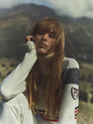 ロロ・ピアーナが2022-23年秋冬ホリデーコレクションを発売。ロロ・ピアーナの精神に不可欠なスポーティでアクティブな姿勢を表現