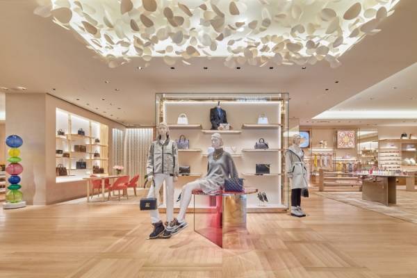 ダミエ・パターンのファサードの先に広がるラグジュアリーな空間。ルイ・ヴィトン 伊勢丹浦和店がリニューアルオープン