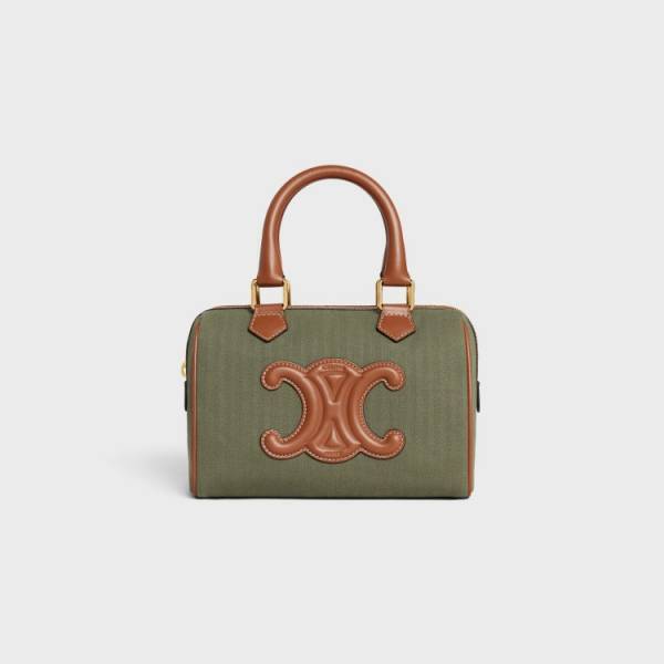 セリーヌからメゾンのシグネチャーをレザーで象った「キュイル トリオンフ」にスモールボストンが登場