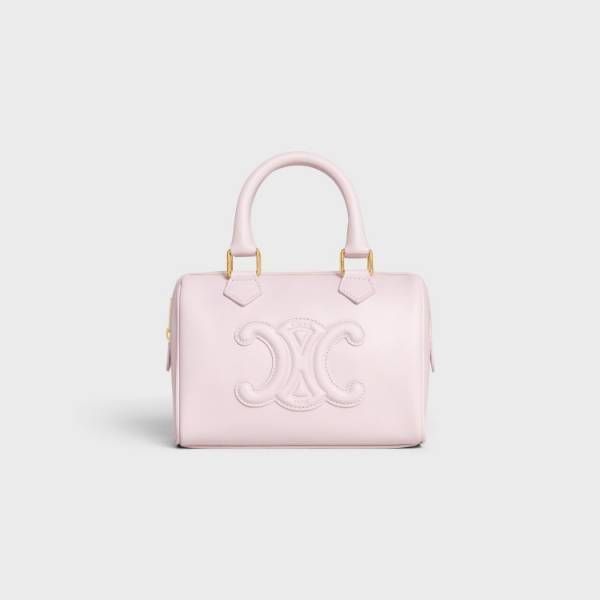 セリーヌからメゾンのシグネチャーをレザーで象った「キュイル トリオンフ」にスモールボストンが登場