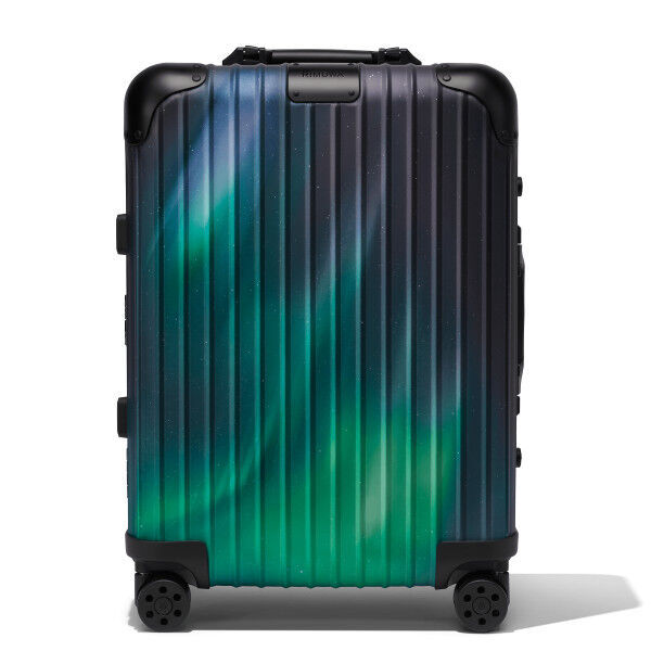 オーロラからインスピレーション。リモワからブラックのアルミニウムに鮮やかなグリーンが目を引くスーツケースが登場