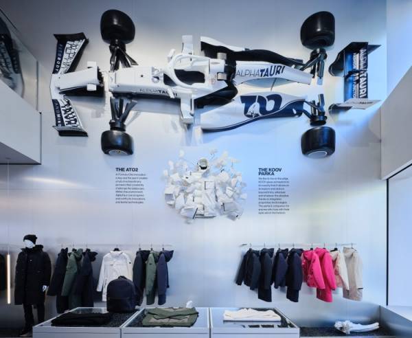 アルファタウリがロンドンに旗艦店をオープン。オープニングイベントには多数のゲストが来店