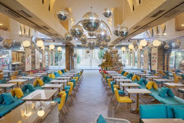 アニヴェルセル 表参道にティファニーのホリデーシーズン限定カフェとポップアップストアがオープン