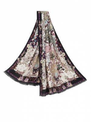 幻想的な雰囲気のデザインと美しいカラーリング。エトロのホリデーシーズンを彩るクリスマスショール