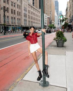 セルジオ ロッシが2022年秋冬コレクションのブーツ・ブーティにフォーカスしたキャンペーンビジュアルを公開