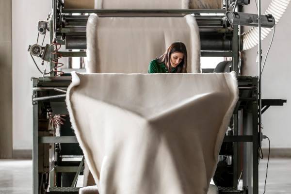 ロロ・ピアーナからキャッシュファー素材のさまざまなアイテムが登場