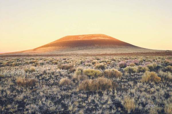 ラリックとジェームズ・タレルとのコラボによる限定クリスタルライトパネルとフレグランスボトルを Paris+ par Art Basel で発表