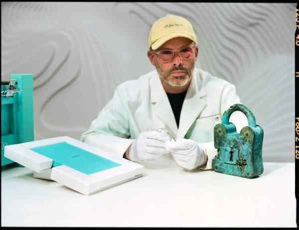 ティファニーからダニエル・アーシャムとのコラボによる「ティファニー ロック」コレクションの発表を記念したスカルプチャーとバングルが登場