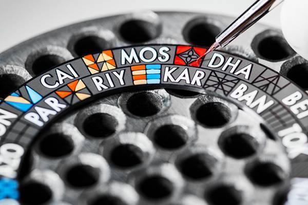 ルイ・ヴィトンがハイウォッチメイキング分野への参入20周年。450点以上の図版を収録した書籍「ルイ・ヴィトン タンブール」を発刊