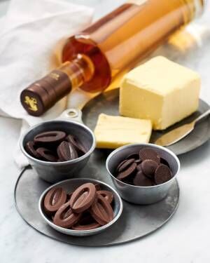 パティスリー キハチが贈る3種のチョコレートをブレンドした冬のデザート「キハチ ザ ガトーショコラ」