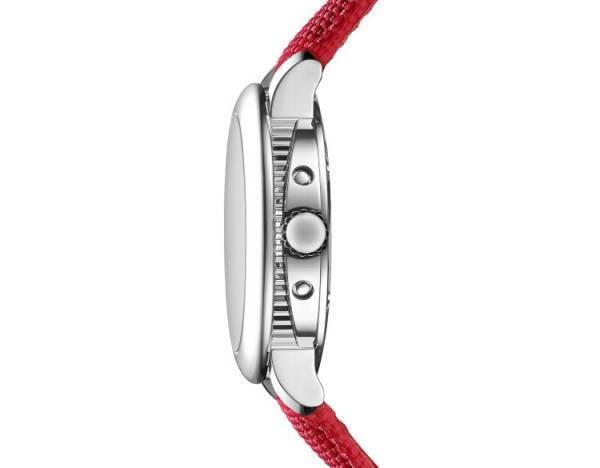 世界限定数200本! ミッキーマウスが文字盤の上でフットボールの技を披露するブルガリの新作ウォッチ