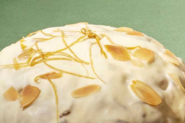 グッチ オステリア ダ マッシモ ボットゥーラ トウキョウで日本限定のオリジナル パネットーネを販売