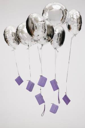 マーク ジェイコブスからホリデーギフトにぴったりな新作ウォレットが登場