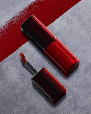 シュウ ウエムラの高発色リップシリーズ「ルージュ アンリミテッド アンプリファイド」にリキッドルージュが登場