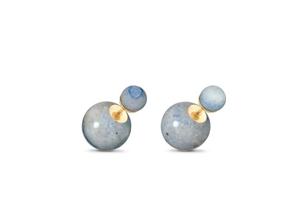 「レディ ディオール」バッグの中身をセレブリティが紹介。カミーユ・コッタンのバッグの中身は?