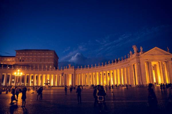 写真家・笠原秀信による旅をテーマにしたオンラインExhibition「THE ROAD」。第7弾はイタリア・バチカン市国編
