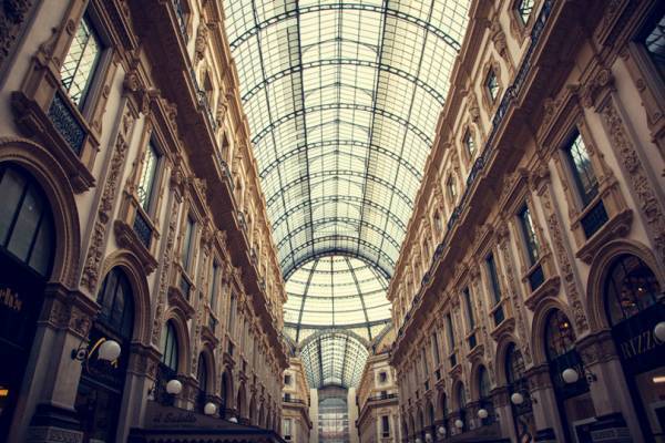 写真家・笠原秀信による旅をテーマにしたオンラインExhibition「THE ROAD」。第8弾はイタリア・ミラノ編