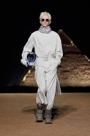 【ルック】ディオールがカイロで2023年フォール メンズ コレクションを発表