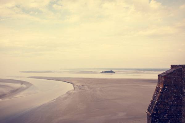 写真家・笠原秀信による旅をテーマにしたオンラインExhibition「THE ROAD」。第9弾はフランス・モンサンミッシェル編