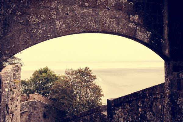 写真家・笠原秀信による旅をテーマにしたオンラインExhibition「THE ROAD」。第9弾はフランス・モンサンミッシェル編