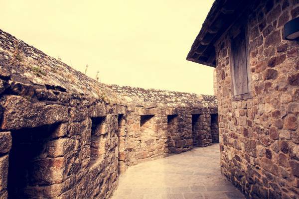 写真家・笠原秀信による旅をテーマにしたオンラインExhibition「THE ROAD」。第9弾はフランス・モンサンミッシェル編