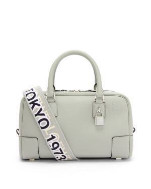 「あっぱれ!」 ロエベが日本展開50周年を祝う、満開の桜を仮装で表現した映像作品を公開