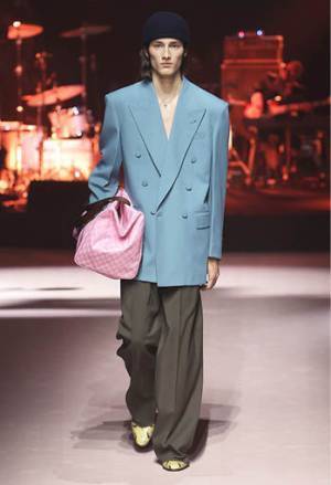 グッチがミラノで2023年秋冬メンズコレクションを発表