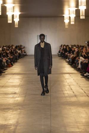 【ルック】プラダが2023年秋冬メンズファッションショーを開催