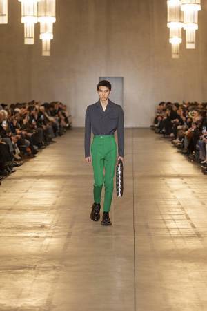 【ルック】プラダが2023年秋冬メンズファッションショーを開催