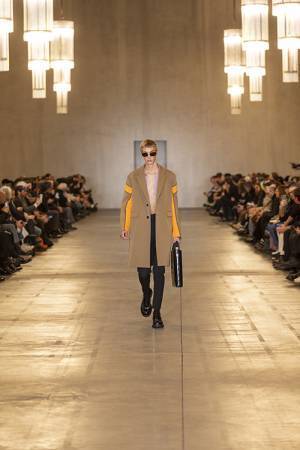 【ルック】プラダが2023年秋冬メンズファッションショーを開催