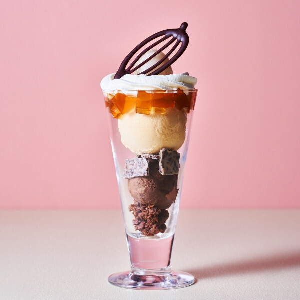 カカオの多彩な味わいを楽しめるパフェやワッフル。ピエール マルコリーニのカフェで楽しむ冬の限定メニュー