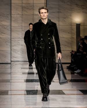 【ルック】ジョルジオ アルマーニがミラノで2023秋冬メンズコレクションを発表