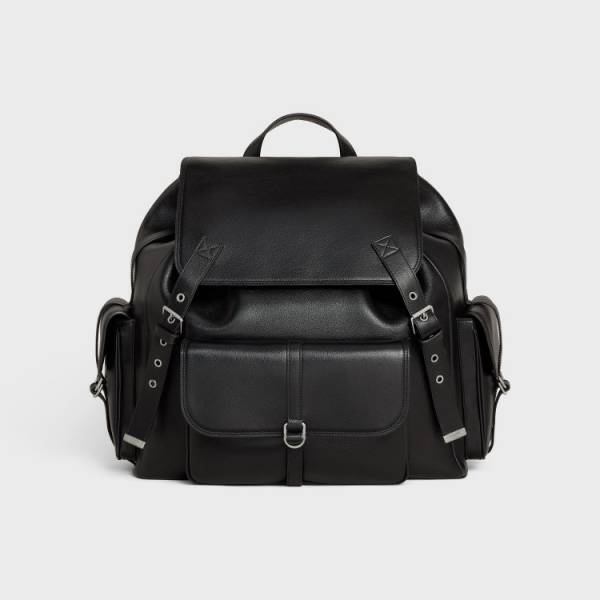 セリーヌ オムからボリュームのあるサイズ感が特徴のラージ バックパックが登場