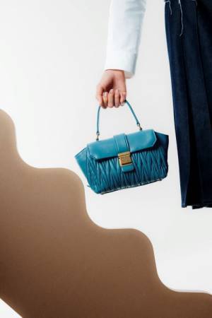 ミュウミュウが新宿伊勢丹で2023年春夏コレクションの新作を取りそろえたポップアップストア「MIU FRAME（ミュウ フレーム）」をオープン