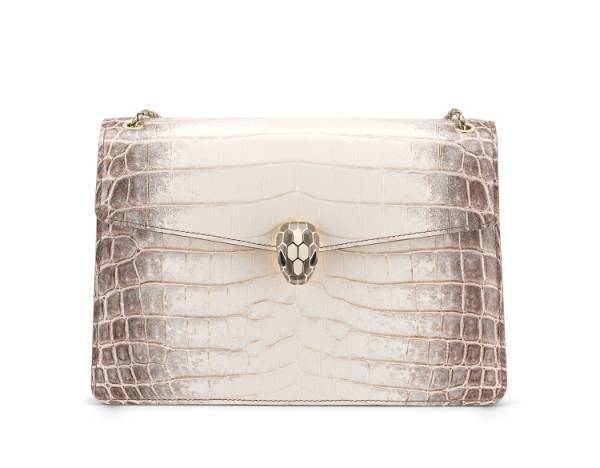 冠雪した富士山を彷彿とさせる、ブルガリ「セルペンティ フォーエバー フジ クロコダイル」が誕生