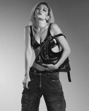 ジバンシィが2023年春夏ウィメンズグローバル広告キャンペーンを発表。ジジ・ハディッドらがコレクションのキールックを着用