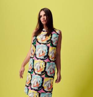 マリナ リナルディが新宿伊勢丹でポップアップを開催。ウォーホルの作品をオマージュしたカプセルコレクションを先行販売