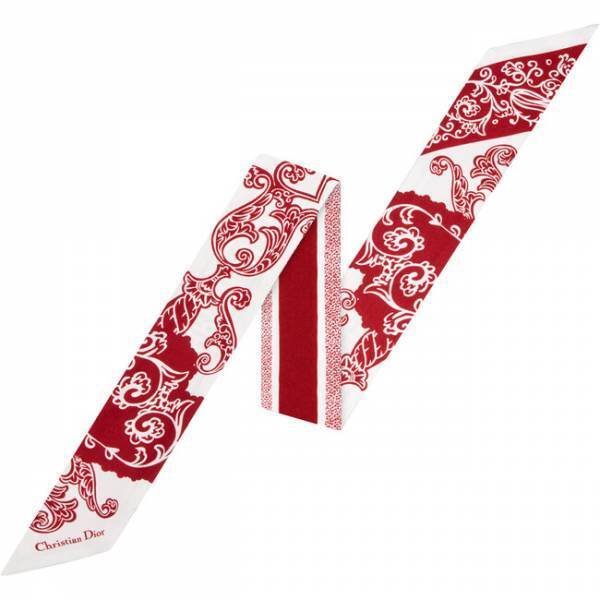 扇型とアラベスク模様があしらわれたロマンチックなデザインの「ディオール バンダナ」モチーフが登場