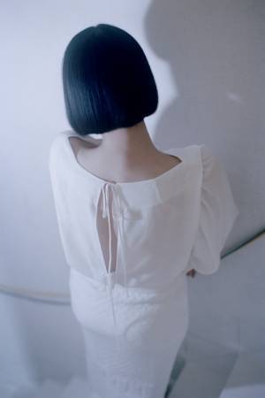 【ルック】マメ クロゴウチが2023年プレフォールコレクションのルックを公開