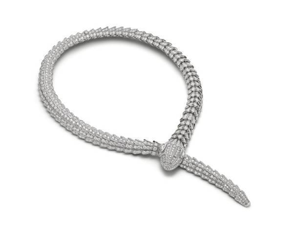 ブルガリを纏ったジェニファー・ロペスがロサンゼルスで開催の第65回グラミー賞授賞式に登場